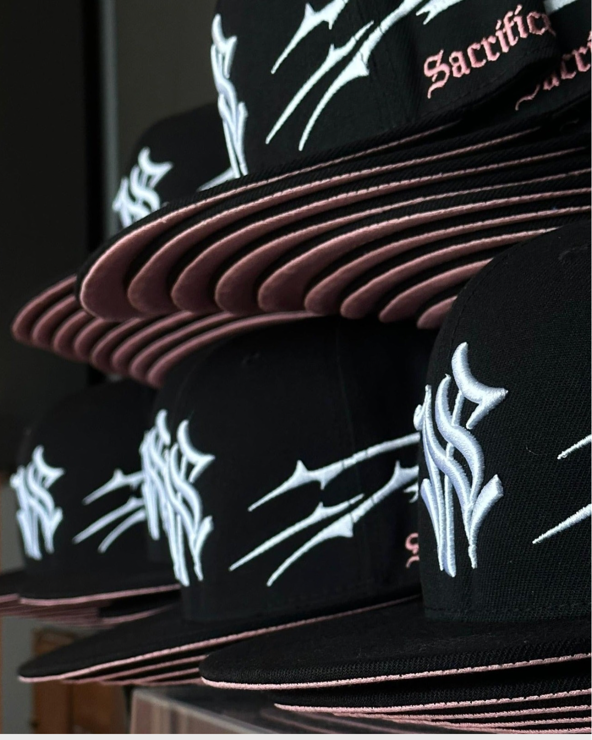 SACRIFICES BLACK FITTED